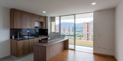 Ofrecemos para la venta un espectacular apartaestudio en la mejor unidad de Itagüí, Antioquia; VERDE VIVO. Este apartamento combina modernidad y confort, contando con una cocina abierta, con barra, ideal para quienes disfrutan cocinar mientras se conectan con el resto del hogar. Cuenta con sala comedor y el balcón brinda una impresionante vista a las montañas que te dejará sin aliento. Se encuentra en el piso 22. Además tiene dos baños completos. Incluye un parqueadero y cuarto útil.

El conjunto ofrece como piscina, gimnasio y salón de juegos, perfectos para el esparcimiento y la recreación. En el piso 31 turco, jacuzzi y salón social. Además, se aceptan mascotas, así que tu mejor amigo de cuatro patas también podrá disfrutar. La seguridad es 24 horas, asegurando la tranquilidad de sus residentes y sus familias. Aquí tendrás cada detalle para vivir una experiencia sin igual.

No pierdas esta oportunidad de vivir en un espacio con todo lo que necesitas. ¡Pide tu vi...