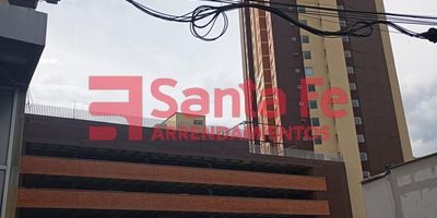 LA PROPIEDAD CUENTA CON SALA COMEDOR, 3 CLOSET, COCINA INTEGRAL, ESTUFA A GAS, HORNO ELECTRICO, ALACENAS, EXTRACTOR, PISO EN PORCELANATO, RED DE GAS, BAÑOS CABINADOS EN VIDRIO TEMPLADO CON ESPEJOS Y GABINETES, CALENTADOR A GAS, AIRE ACONDICIONADO, ILUMINACIÓN LED, MESÓN DE COCINA EN GRANITO PULIDO, COMEDOR EN BARRA DE GRANITO PULIDO, SHUT DE BASURAS, 1 BALCON, ASCENSOR, INMUEBLE SUJETO A VERIFICACIÓN DE DISPONIBILIDAD.
ZONA COMÚN CON CANCHA, GIMNASIO