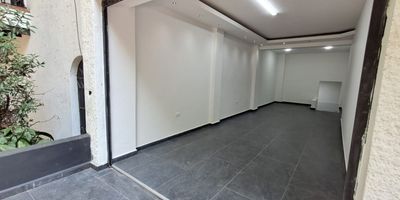 Impulsa tu negocio con un local para estrenar! Este amplio y espacioso lugar esta situado en una ubicacion inmejorable, ideal para captar la atencion de tus clientes. Aprovecha esta oportunidad para hacer crecer tu negocio en un entorno dinamico y lleno de posibilidades. Llamanos y agenda tu visita!