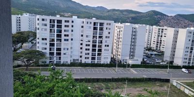 se alquila excelente apartamento, en la ciudad de yumbo, en el sector de guabinas, piso 13 con ascensor, buena vista, iluminado ventilado, consta de: sala comedor cocina integral, balcón, zona de oficio, 3 alcobas con closet, principal con baño, baño social, cerca de colegios, universidades, empresas, cerca de zona comercial, parques cercanos, cerca via principal, buen transporte,