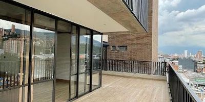 PARA ESTRENAR TE OFRECEMOS ESTA APARTAESTUDIO DE 70 M2, TERRAZA DE 19 M2, PARQUEADERO Y CUARTO UTIL, COCINA ABIERTA CON LAVAPLATOS, ZONA DE ROPAS CERRADA. UBICADO EN EL CORAZON DE CIUDAD DEL RÍO, UN LUGAR RECONOCIDO POR SU ESTILO ÚNICO EN MEDELLÍN. ES UN ESPACIO QUE INTEGRA EL ARTE, LA CULTURA, LOS NEGOCIOS, EL ESTILO DE VIDA SALUDABLE, EL DISEÑO Y LA ARQUITECTURA....