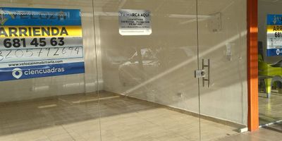 Descubre este exclusivo LOCAL en el corazón de la ciudad, con una ubicación mas privilegiada y 22 amplios parqueaderos para comodidad de tus clientes. Con 25 metros cuadrados de espacio versátil, este inmueble ofrece infinitas posibilidades para tu negocio. ¡No dejes pasar esta oportunidad única para destacarte en el mercado! contacto 3320- 5792694