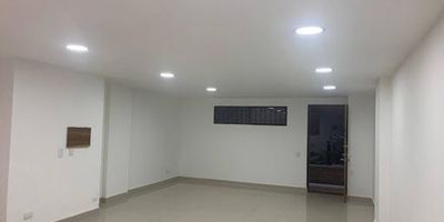 Tu próxima oficina te espera en Santa Bárbara! ¿Buscas el espacio perfecto para tu negocio? Esta oficina de 50 m en Santa Bárbara es la opción ideal. Ubicación estratégica en una de las mejores zonas de la ciudad Excelente iluminación natural para un ambiente de trabajo productivo Espacio versátil para adaptarlo a tus necesidades¡No dejes pasar esta oportunidad! Contáctanos y agenda tu visita hoy mismo.