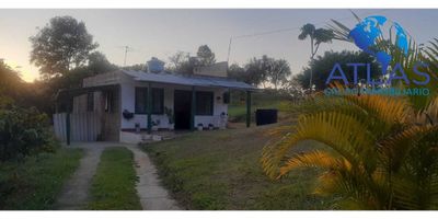 VENTA DE  TERRENO CON CASA EN LA MESA DE LOS SANTOS COD: 799

CONSTA DE: 

??3982 METROS 

?️?CASA 

?DOS HABITACIONES

? UN BAÑO 

?COCINA TRADICIONAL

?? AGUA VEREDAL  

??ARBOLES DE AGUACATE  

 ?ESTÁ A MEDIA HORA DE LA VÍA PAVIMENTADA QUE VA A LOS SANTOS 

??PARQUEADERO 

??PRECIO 265 MILLONES

? NEGOCIABLE

 

AGENDA TU CITA: *301* *5948* *700*
