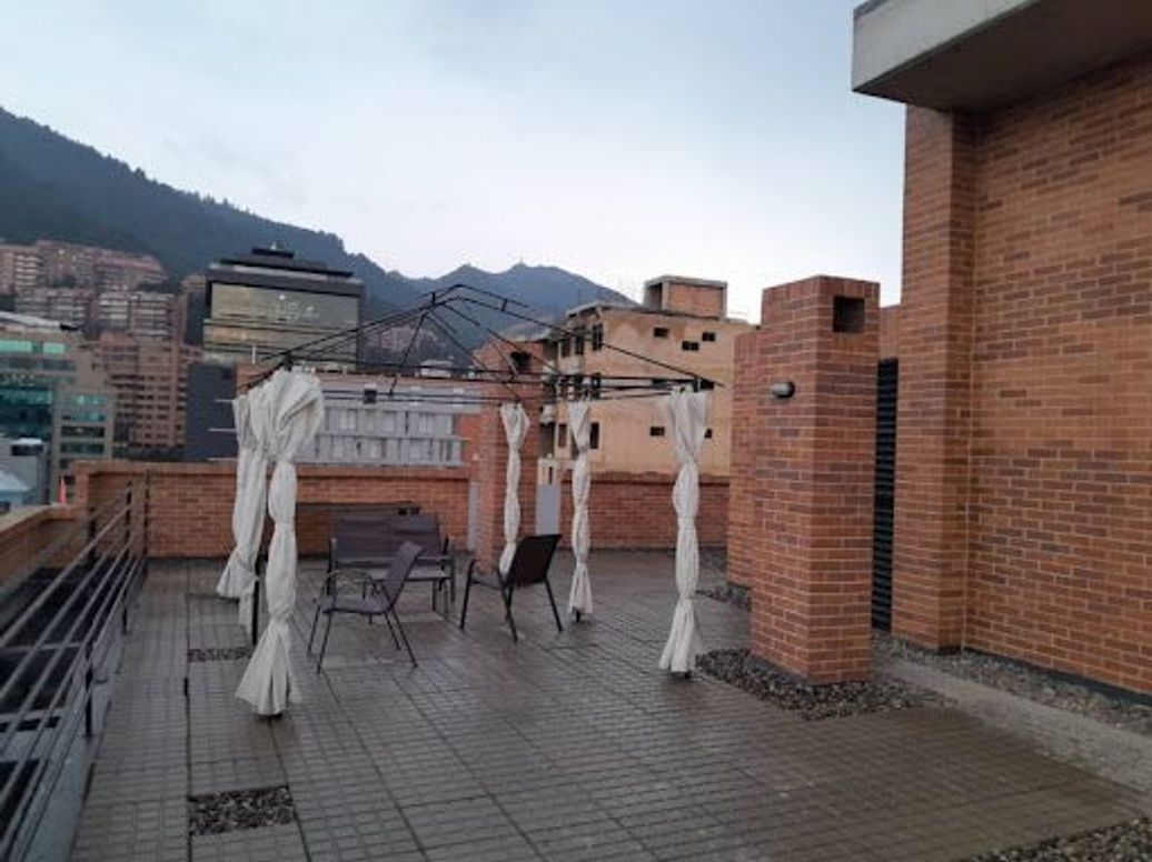 Apartamento de 1 alcoba en venta en Santa Barbara Central, Bogotá, 31 m² · foto 2 de 13
