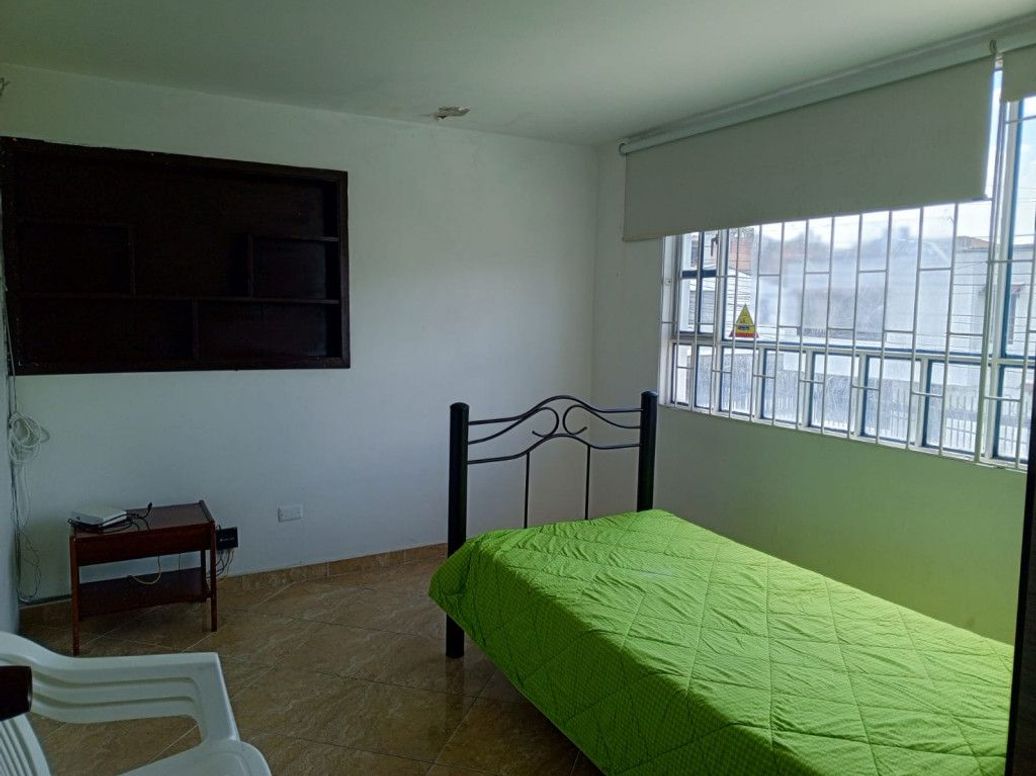 Casa de 8 alcobas en venta en Normandía, Bogotá, 480 m² · foto 4 de 11