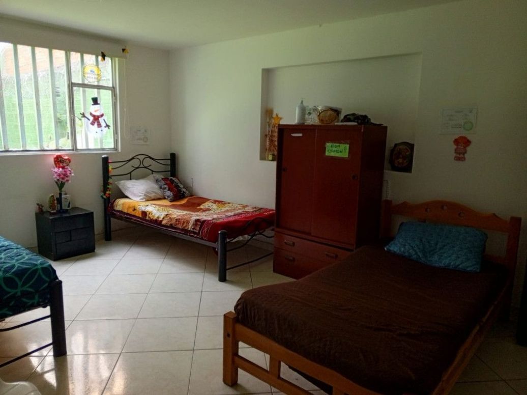 Casa de 8 alcobas en venta en Normandía, Bogotá, 480 m² · foto 3 de 11