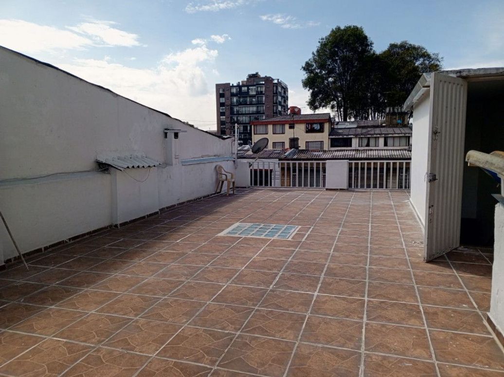 Casa de 8 alcobas en venta en Normandía, Bogotá, 480 m² · foto 7 de 11