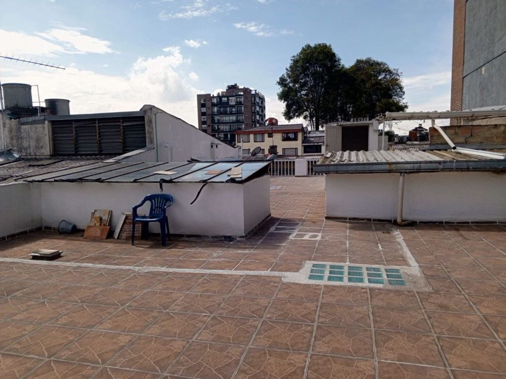 Casa de 8 alcobas en venta en Normandía, Bogotá, 480 m² · foto 6 de 11