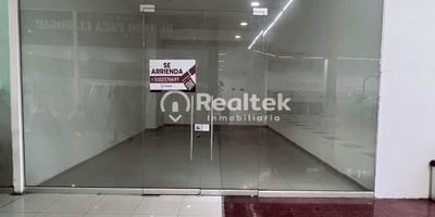 Oportunidad única para tu negocio. Se venden seis locales comerciales, con un área total de Trescientos veintiocho metros cuadrados incluyendo una amplia zona común de nuestra propiedad, ideal para crear una experiencia comercial integrada. Ubicados estratégicamente en una zona de alto flujo, los locales cuentan con excelente ventilación, iluminación natural, parqueadero externo y seguridad privada. Perfectos para potenciar tu negocio en un entorno dinámico y seguro.

Valor de venta, Diez millones por metro cuadrado.

Local uno, Cuarenta y siete mtrs.
Local dos, Cincuenta y ocho mtrs.
Local tres, Sesenta y cinco mtrs. 
Local cuatro, Dieciséis mtrs. 
Local cinco, sesenta y siete mtrs.
Local seis, sesenta y cinco mtrs. 