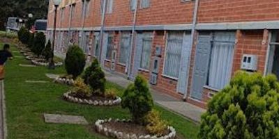 Espectacular CASA en zona SUBA, cerca al Centro Comercial Plaza Imperial, 63m 3 habitaciones, altillo, 1 baños Cocina Completamente terminada, sala comedor,  zona tranquila y segura. Cualquier información contactar al 3176437752 o al correo Juan.lamadrid@inmobiliariabogota.com. El equipo de Inmobiliaria Bogotá está comprometido a brindar. El equipo de inmobiliaria Bogotá está comprometido unen experiencia de vida excepcional para nuestros clientes desde el momento en nuestra comunidad.