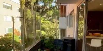 Apartamento en venta en Los Rosales, Bogotá. Este inmueble en Cundinamarca ofrece 224 m² con 3 habitaciones y 3 baños, ideal para quienes buscan amplitud y comodidad. Dispone de 2 parqueaderos y cuenta con vigilancia para mayor tranquilidad. Ubicado en estrato 6 y con 16 años de antigüedad, este apartamento en Los Rosales se presenta como una opción atractiva en la ciudad. Para conocer más detalles sobre esta propiedad en venta, puede contactar por WhatsApp, solicitar que le contacten o ver los teléfonos disponibles.