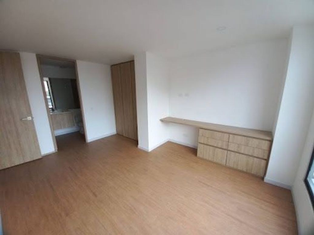 Apartamento de 2 alcobas en venta en Bella Suiza, Bogotá, 74 m² · foto 3 de 13