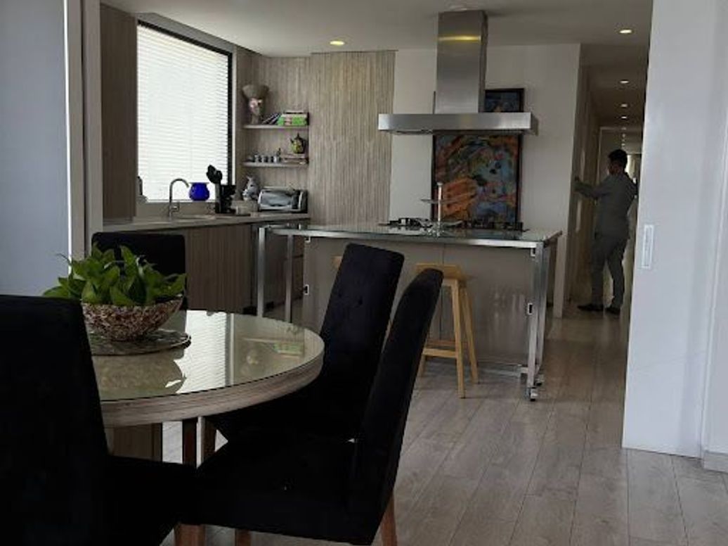 Apartamento de 3 alcobas en venta en Los Rosales, Bogotá, 250 m² · foto 19 de 20