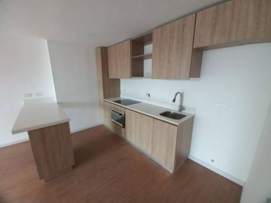 Apartamento de 3 alcobas en venta en Usaquén, Bogotá, 75 m² · foto 2 de 16