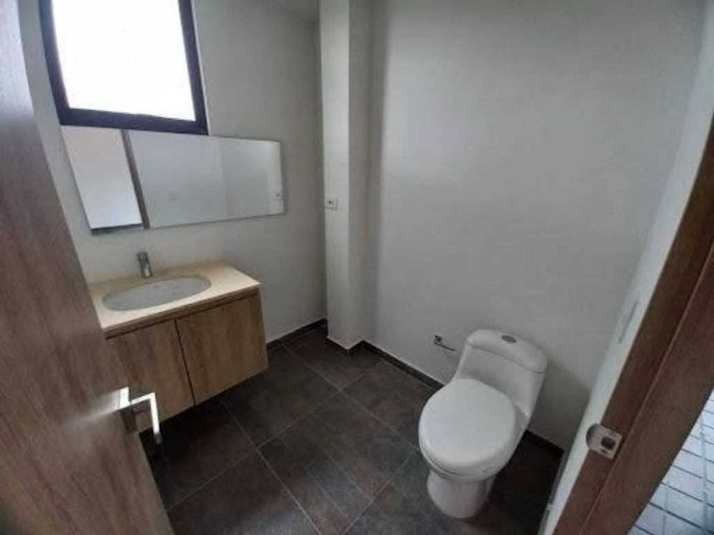 Apartamento de 3 alcobas en venta en Usaquén, Bogotá, 75 m² · foto 3 de 16