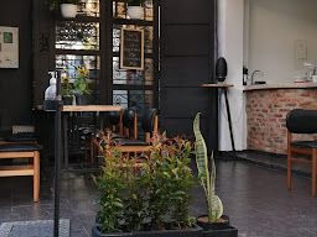 Casa de 10 alcobas en venta en Quinta Paredes, Bogotá, 379 m² · foto 3 de 6