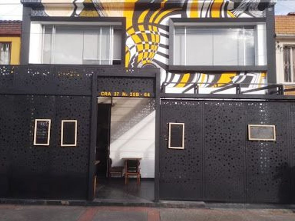 Casa de 10 alcobas en venta en Quinta Paredes, Bogotá, 379 m² · foto 6 de 6