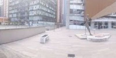 local en excelente ubicación en la plazoleta central de la alcaldía de sabaneta de fácil acceso, buen trasporte publico a una cuadra de aves maria, el transito y la alcaldia. Obra blanca cuenta con red de gas. cerca de zona bancaria, restaurantes.