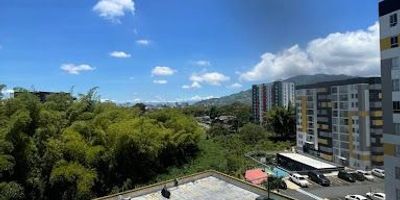 SE VENDE!! Hermoso apartamento en conjunto Torres Ámbar Dosquebradas, sector concurrido de la ciudad, cerca a todo; centros comerciales, colegios, universidades, supermercados, iglesias, parques naturales, restaurantes, sobre vías principales, acceso a transporte publico. el conjunto cuenta con piscina, salón social grande, parque infantil, zonas verdes, cancha múltiple. contáctanos ya!!
