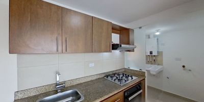 Apartamento en venta – 66m² con balcón, parqueadero y depósito

Aprovecha su BONO de Liquidez por $10 millones

Este moderno apartamento, ubicado en el séptimo piso, ofrece un ambiente cómodo y funcional con acceso por ascensor. Su distribución y amenidades lo convierten en una excelente opción para vivir.

Características:


 
 Área de 66m² con vista interior
 
 
 3 habitaciones con excelente iluminación
 
 
 2 baños
 
 
 Sala-comedor amplia
 
 
 Cocina integral
 
 
 Balcón en sala y en habitación principal
 
 
 Zona de lavandería independiente
 
 
 Piso laminado en habitaciones y zona social, cerámico en baños y cocina
 
 
 Parqueadero propio cubierto y depósito
 


Zonas comunes y servicios:


 
 Salón comunal
 
 
 Parque infantil
 
 
 Zonas verdes
 
 
 Gimnasio
 
 
 Piscina
 
 
 Vigilancia privada 24/7
 


Ubicación estratégica:


 
 Cerca del centro comercial Ecoplaza
 
 
 A pocos minutos de Éxito y Olímpica
 
 
 Próximo al colegio Innova Schools Mosquera
 
 
 Cercano a la universidad Politécnico Gran Colombiano
 
 
 Fácil acceso a transporte intermunicipal y municipal
 
 
 Vías principales como la Calle 9 y la Carrera 14A Sur
 


Recibimos crédito con todos los bancos. Agenda tu visita y conoce tu próximo hogar.

