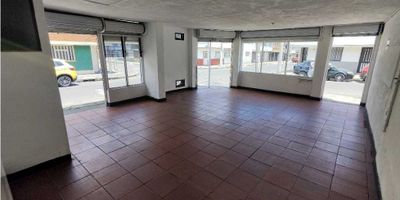 ¡Atención emprendedores y visionarios! ?

¿Buscas el lugar perfecto para hacer crecer tu negocio? ¡Tenemos el local comercial ideal para ti! ✨

 

Ubicado en la estratégica esquina de Julio Flores/Morato, este local de 39 m² te ofrece una vitrina comercial que captará todas las miradas. ?

 

¿Por qué este local es una joya? ?

 * Ubicación privilegiada: En el corazón de un estrato comercial vibrante, rodeado de sectores automotriz y empresarial Floresta.

 * Conectividad inigualable: A un paso de las principales avenidas (Av. Rojas, Av. 68, Av. Boyacá y Av. Calle 80) y con acceso inmediato a paraderos SITP y alimentador Transmilenio. ¡Tu negocio estará conectado con toda la ciudad! ?

 * Servicios independientes: Luz y gas a tu disposición, y agua compartida para mayor eficiencia.

 * Flexibilidad comercial: Ideal para múltiples usos, ¡dale rienda suelta a tu creatividad! (con restricción de establecimientos nocturnos).

¡Pero eso no es todo! ?

 * Este local esquinero te brinda una visibilidad excepcional, ¡atrayendo a más clientes que nunca!

 * El área es perfecta para diversos tipos de negocios, permitiendo la flexibilidad del espacio, y garantizando la comodidad de los clientes.

 

Requisitos:

 * Arrendatario con deudor solidario, ambos con ingresos iguales o superiores al doble del canon.

 * Estudio virtual por solo 60.000 COP, ¡sin necesidad de enviar documentos al inicio!

 * Envia tu soporte de pago al correo electrónico arriendos@bienesraiceslibertad.com con el asunto del inmueble de su interés.

 * Resultado del estudio en 8 horas.

 * Si el resultado es asegurable, enviar el soporte de pago de los derechos de contrato equivalente al 10% del canon: incluye elaboracion de contrato, firma electrónica e inventario digital.

 

¡No dejes pasar esta oportunidad única! Contáctanos ahora y descubre el potencial de este local para tu negocio. ?

 

¡Tu éxito comienza aquí! ?
