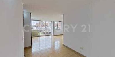 ¡Tu nuevo hogar te espera en Hayuelos de la Sabana!Comodidad ,!
Comodidad, ubicación y calidad de vida en un solo lugar.
Ubicación : Bosque de Hayuelos – Conjunto Hayuelos de la Sabana  Área : 73 m ²  3 Habitaciones  2 Baños  1 Parqueadero privado + Parqueadero para visitantes  Vista exterior – Primer piso con excelente iluminación naturalBosque de Hayuelos – Conjunto Hayuelos de la Sabana
 Área: 73 m²
3 Habitaciones
 2 Baños
 1 Parqueadero privado + Parqueadero para visitantes
 Vista exterior – Primer piso con excelente iluminación natural

Características del conjunto:
 Conjunto cerrado 
 Seguridad 24/7  Salón común
 Salón común para compartir en familia
 Zona infantil
 Zonas verdes ideales para disfrutar de momentos en familia

Detalles adicionales:
 Estrato 4
 Antigüedad: 16 años
 Banco empotrado y detalles acogedores para una experiencia única

Este hogar es ideal para familias que buscan tranquilidad . y cy cercanía a todo lo necesario para supara su día a día.
¡Contáctanos ahora mismo y agenda tu cita para conocerlo en persona! ¡Tu nuevo hogar te está esperando!