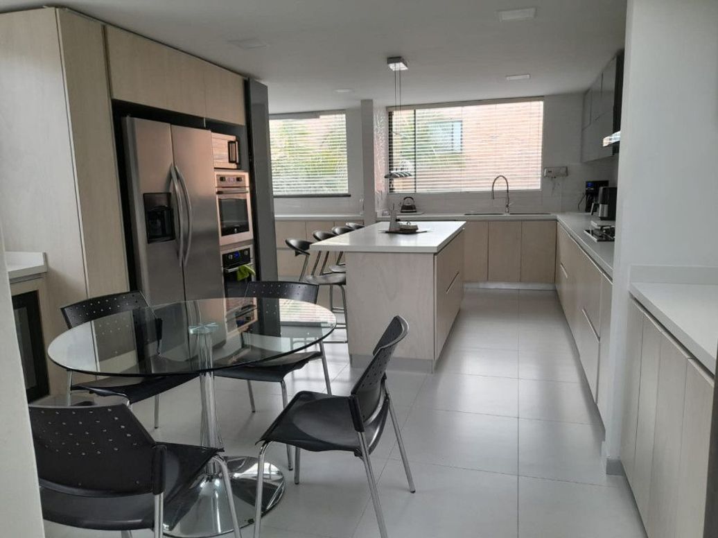 Apartamento de 3 alcobas en venta en Niza Suba, Bogotá, 303 m² · foto 6 de 20