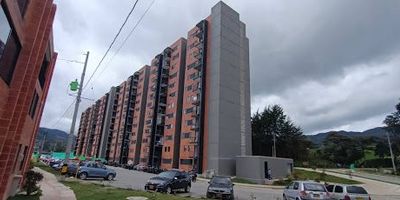 en renta apartamento para estrenar de 50 mts2 ubicado en Carmen de Viboral  segundo piso ,  cuenta con sala comedor, cocina integral, zona de ropas, balcón, 2 habitaciones, 2 baños completos, closet de linos.  cerca a transporte público, tiendas, supermercados. sector tranquilo y campestre.
