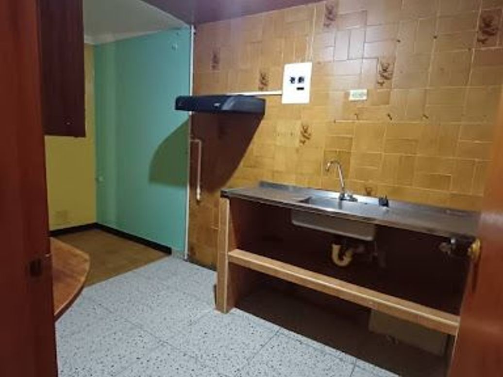 Casa de 7 alcobas en venta en Engativa Centro, Bogotá, 270 m² · foto 7 de 20