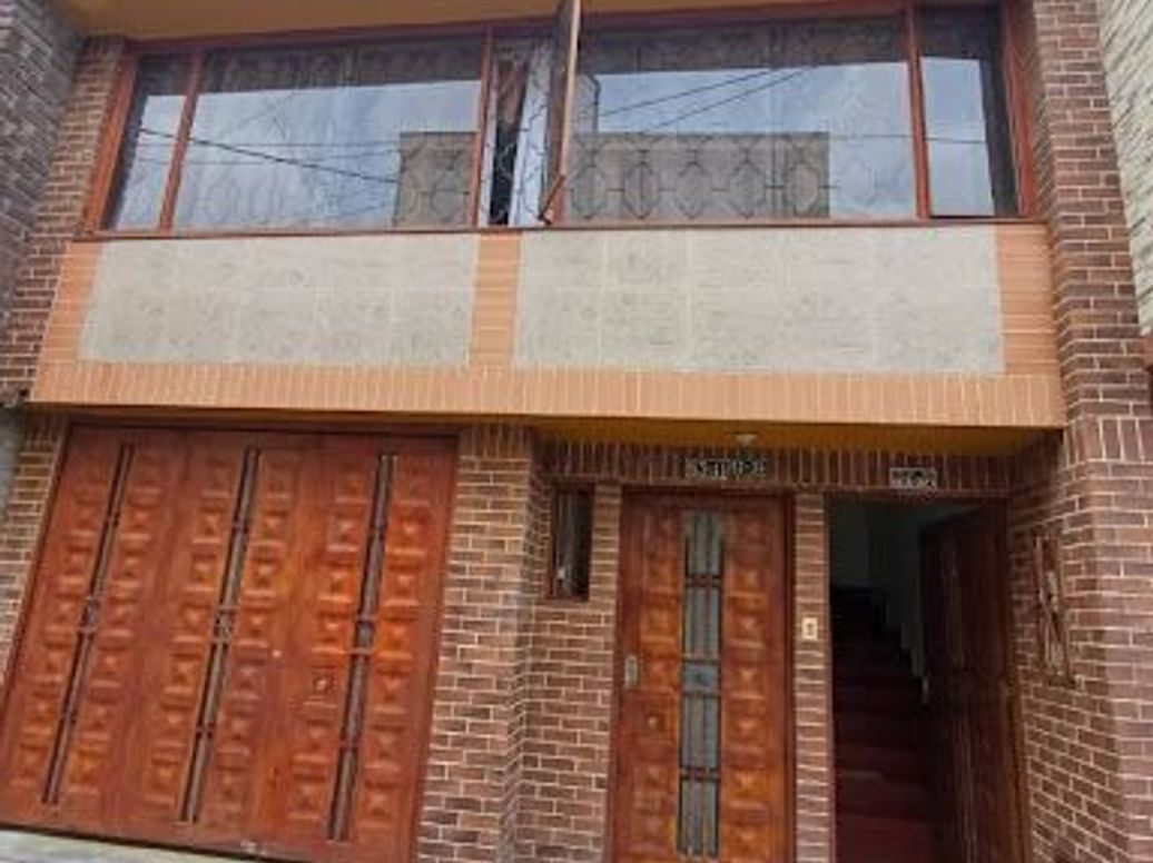 Casa de 7 alcobas en venta en Engativa Centro, Bogotá, 270 m² · foto 2 de 20
