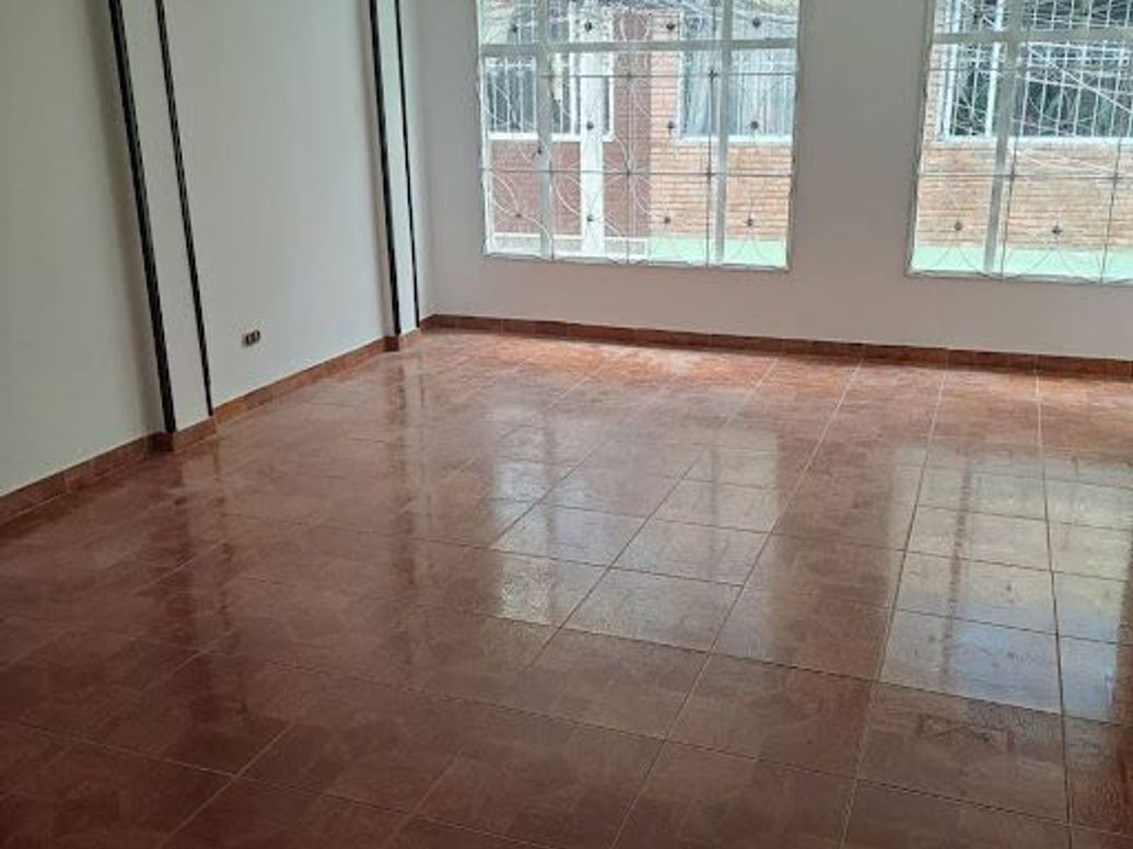 Casa de 7 alcobas en venta en Roma, Bogotá, 120 m² · foto 2 de 14