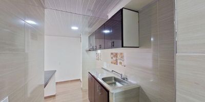 ¡Tu próximo hogar en Ciudad Verde te está esperando!

Apartamento en venta de 54 m² con excelente distribución y vista interior. Ubicado en segundo piso con acceso por escaleras, ideal para quienes buscan comodidad y buena ubicación.

Distribución:


 
 3 habitaciones bien iluminadas
 
 
 2 baños funcionales
 
 
 Sala comedor acogedora
 
 
 Cocina integral
 
 
 Zona de lavandería
 
 
 Piso cerámico en todas las áreas
 


En conjunto cerrado con:
Zonas verdes, juegos infantiles, salón comunal y vigilancia privada 24/7 para tu tranquilidad.

Ubicación privilegiada:
A pocos minutos de los centros comerciales Prado Verde, Jardín Verde y Miraflores. Muy cerca de Olímpica, Colsubsidio, varios colegios y la Universidad Nacional Abierta y a Distancia. Con fácil acceso a Transmilenio (estación San Mateo) y vías principales como la carrera 38 y calle 10A.

¡No dejes pasar esta oportunidad! Agenda tu visita y descubre todo lo que este apartamento tiene para ofrecerte.
