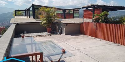 Apartamento ubicado en el sector de Calle séptima en La Estrella. Amplio, iluminado, con muy buenos acabados y cercano a todas las rutas de transporte. Zona segura.
¿Tienes alguna inquietud? Comunícate al 314 278 3821.