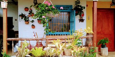 CIUDAD. Dagua.  ACCIÓN. Venta.  PROPIEDAD.  Casa Campestre. 
UBICACION-  Parcelación El Carmelo,  Corregimiento El Carmen
ÁREA.  Lote 3.000 M2.  Casa 255M2  ADMINISTRACIÓN.  $250.000
Mensuales.  DETALLES.  Tiene:  Sala.  Comedor. Cocina integral con mesón de mármol.  Zona de ropas independiente.  Dos habitaciones. 
Habitación principal con closet amplio. Dos baños. Bodega.  Amplios corredores. Árboles frutales.  Jardín.  PRECIO.  $475'000.000