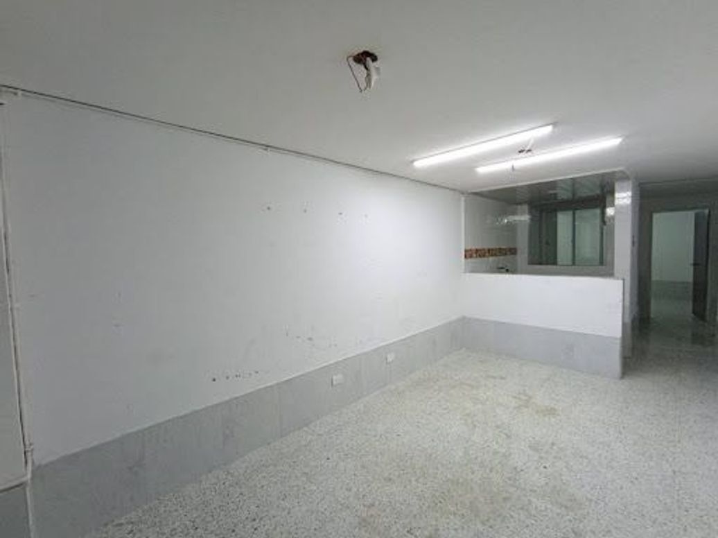 Casa de 7 alcobas en venta en San José Obrero, Bogotá, 210 m² · foto 2 de 13