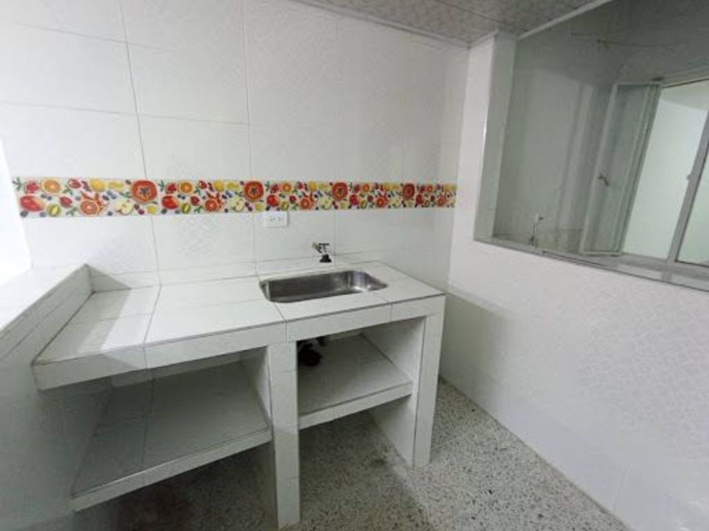 Casa de 7 alcobas en venta en San José Obrero, Bogotá, 210 m² · foto 3 de 13