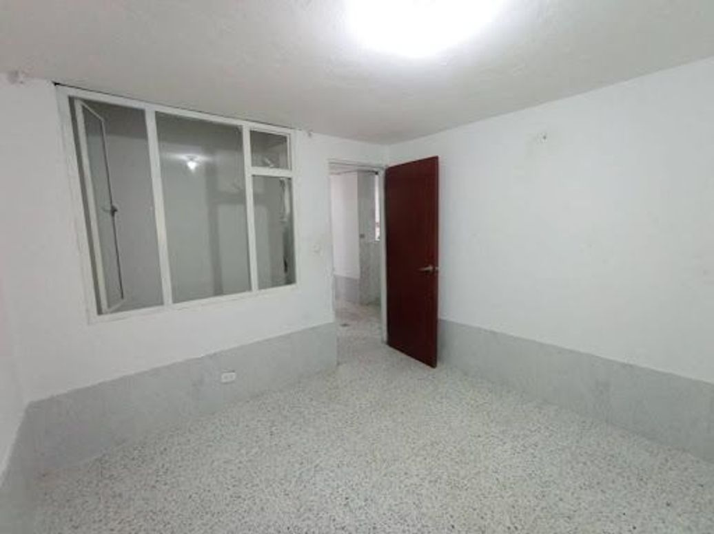 Casa de 7 alcobas en venta en San José Obrero, Bogotá, 210 m² · foto 5 de 13