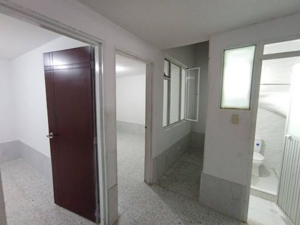 Casa de 7 alcobas en venta en San José Obrero, Bogotá, 210 m² · foto 6 de 13