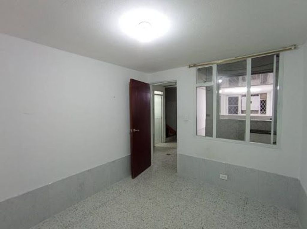 Casa de 7 alcobas en venta en San José Obrero, Bogotá, 210 m² · foto 13 de 13