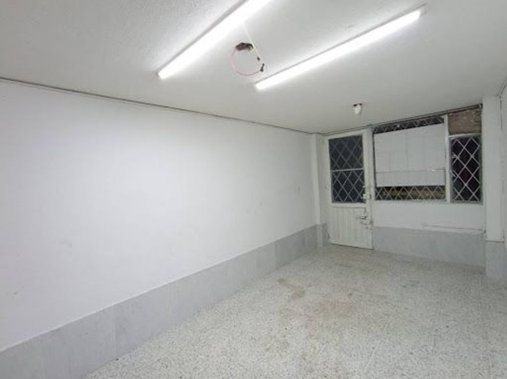 Casa de 7 alcobas en venta en San José Obrero, Bogotá, 210 m² · foto 12 de 13