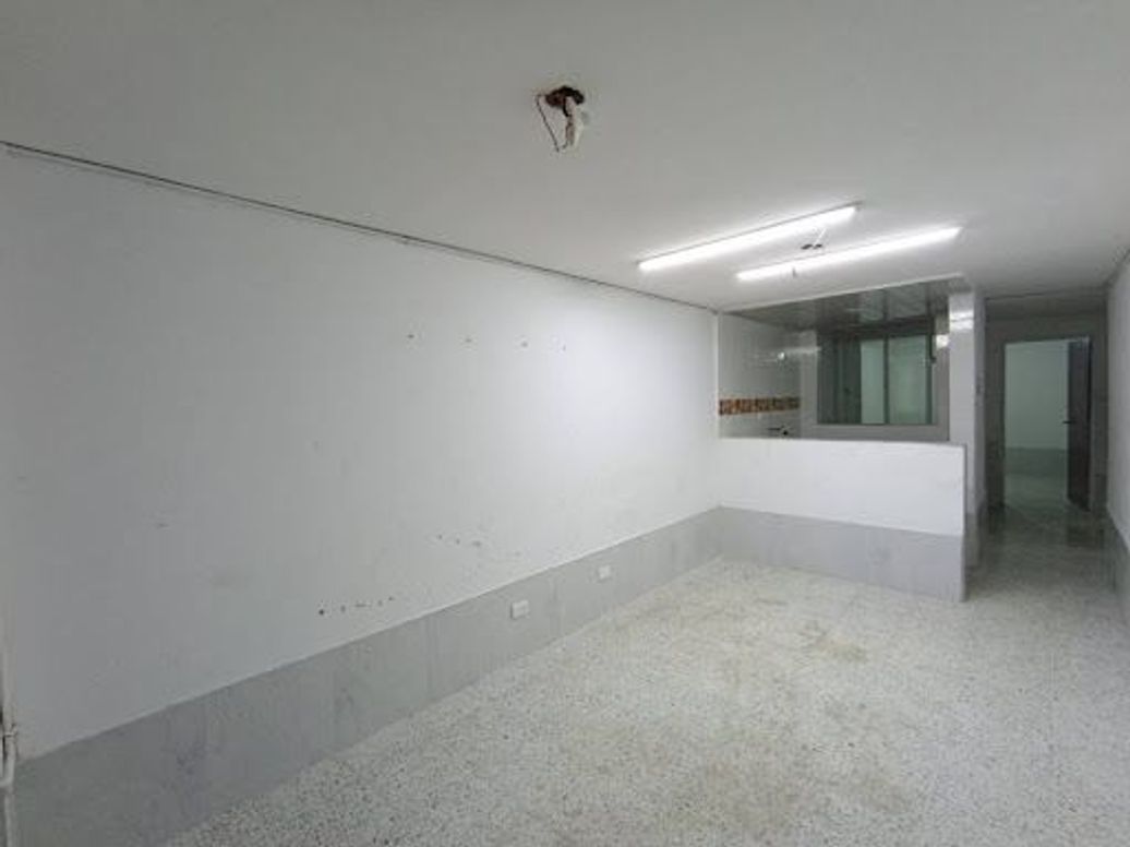 Casa de 7 alcobas en venta en San José Obrero, Bogotá, 210 m² · foto 9 de 13