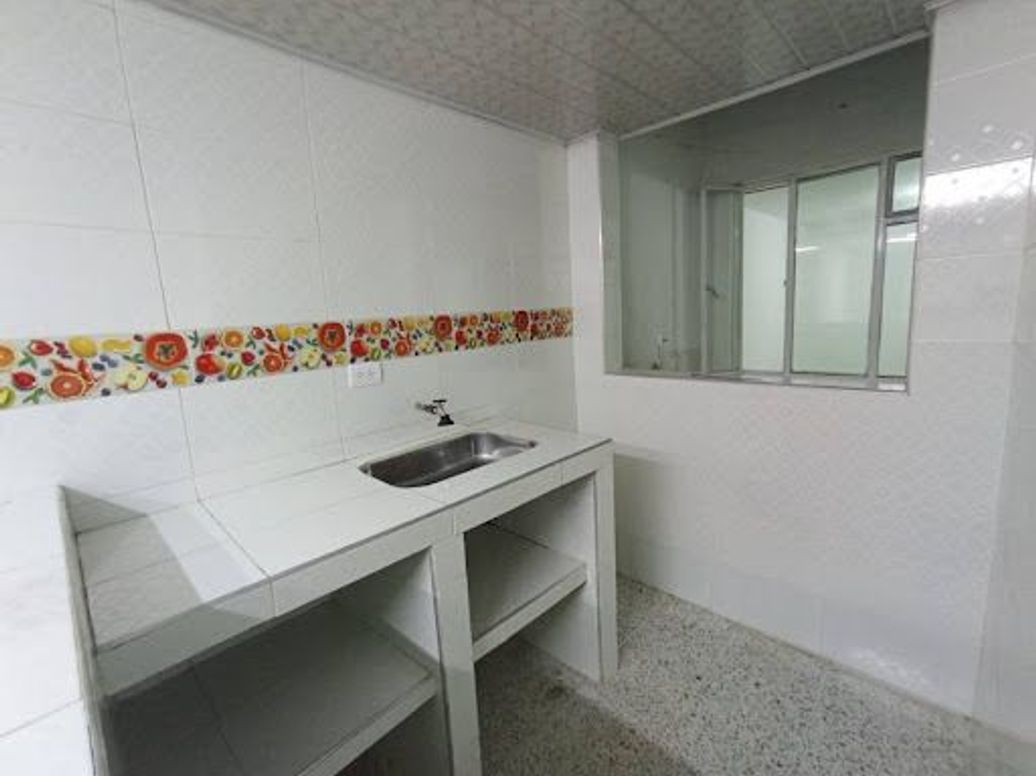 Casa de 7 alcobas en venta en San José Obrero, Bogotá, 210 m² · foto 8 de 13