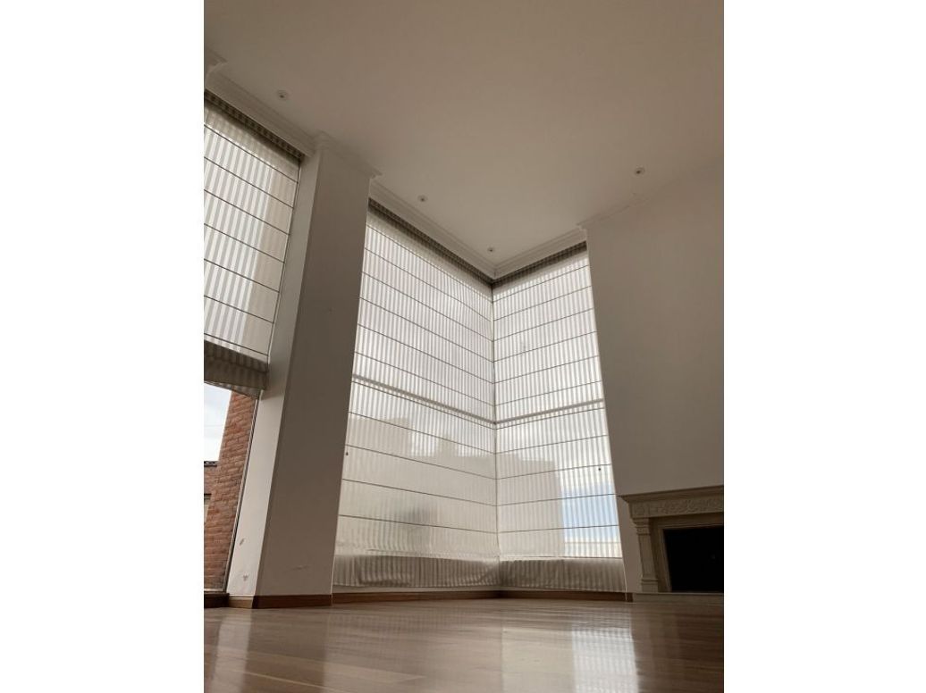 Apartamento de 4 alcobas en arriendo en Chico, Bogotá, 700 m² · foto 2 de 20