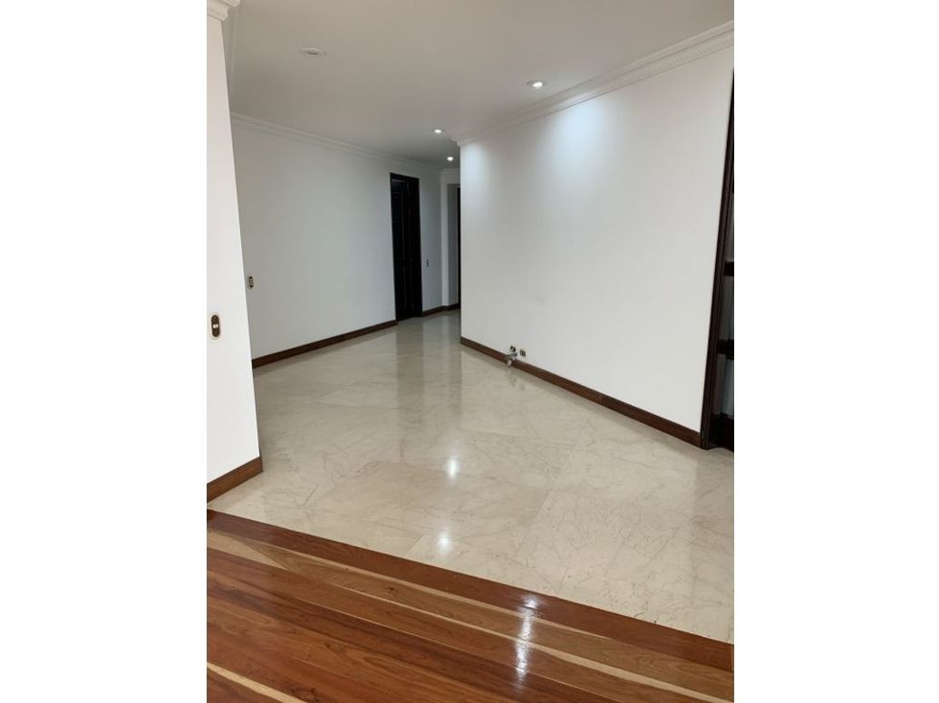 Apartamento de 4 alcobas en arriendo en Chico, Bogotá, 700 m² · foto 14 de 20