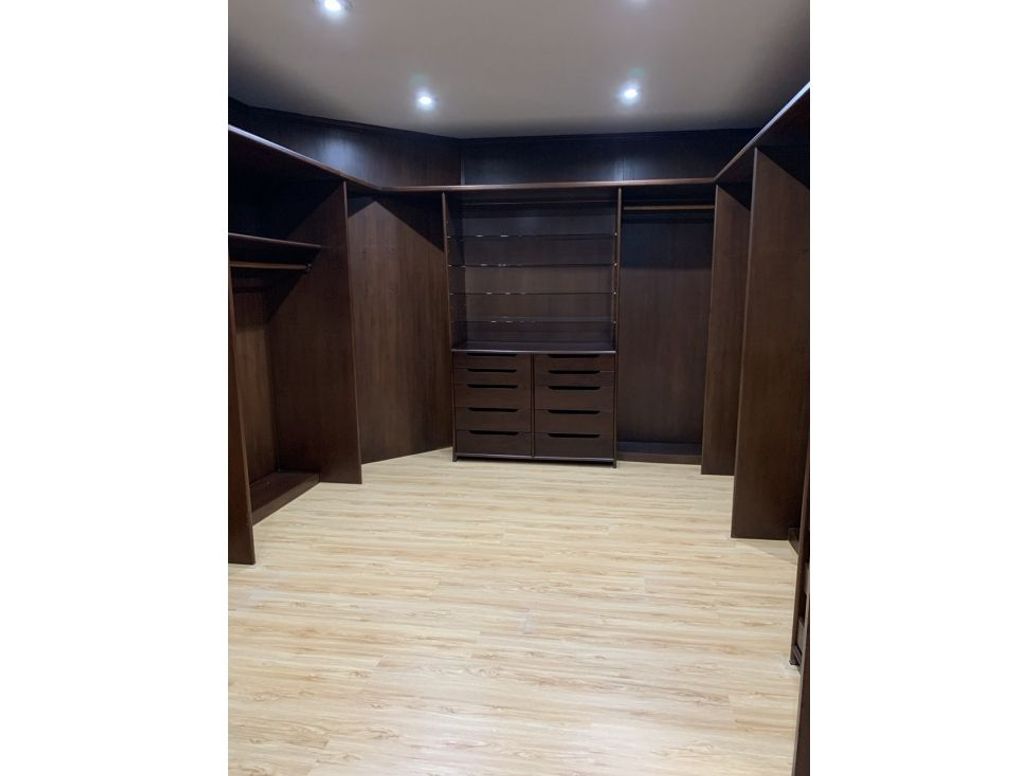 Apartamento de 4 alcobas en arriendo en Chico, Bogotá, 700 m² · foto 16 de 20