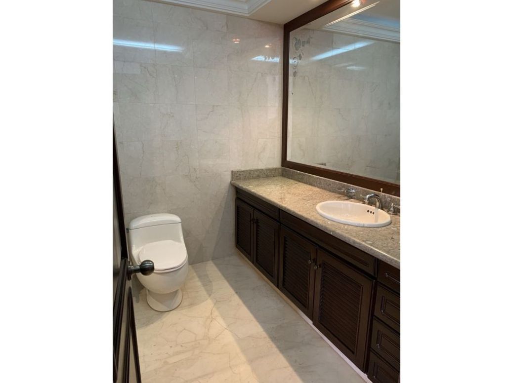 Apartamento de 4 alcobas en arriendo en Chico, Bogotá, 700 m² · foto 5 de 20