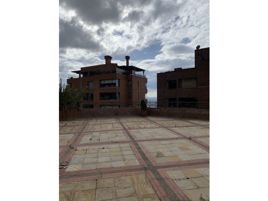 Apartamento de 4 alcobas en arriendo en Chico, Bogotá, 700 m² · foto 20 de 20