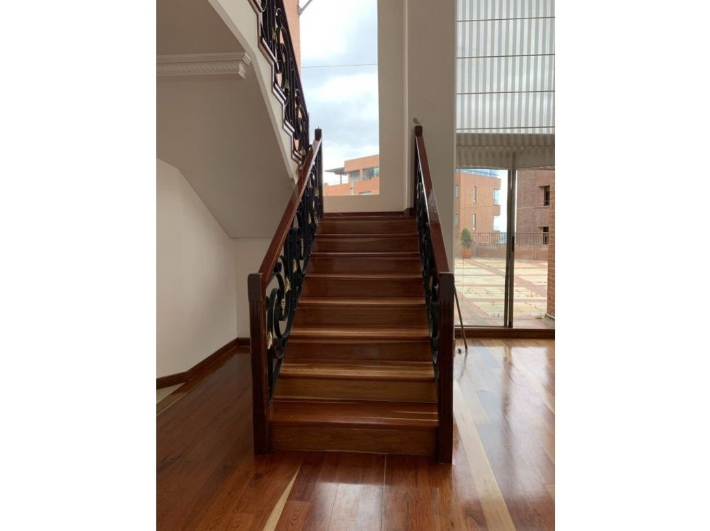 Apartamento de 4 alcobas en arriendo en Chico, Bogotá, 700 m² · foto 19 de 20