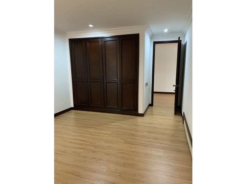 Apartamento de 4 alcobas en arriendo en Chico, Bogotá, 700 m² · foto 18 de 20
